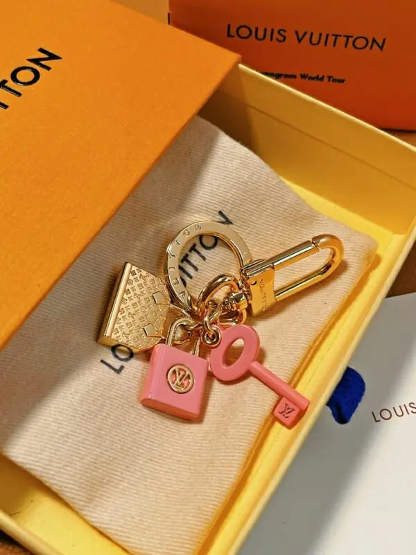 louis vuitton lv key holder and boucle de sac s_121a4523